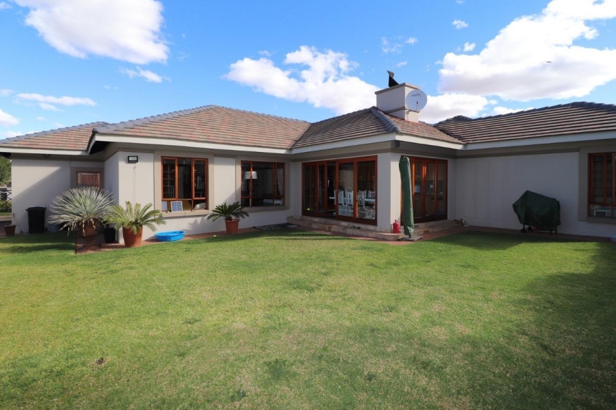 To Let 3 Bedroom Property for Rent in Wilkoppies North West